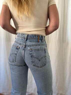 Vintage Levi’s 555 Guy Fit Straight Leg 90s Light Wash Levi’s